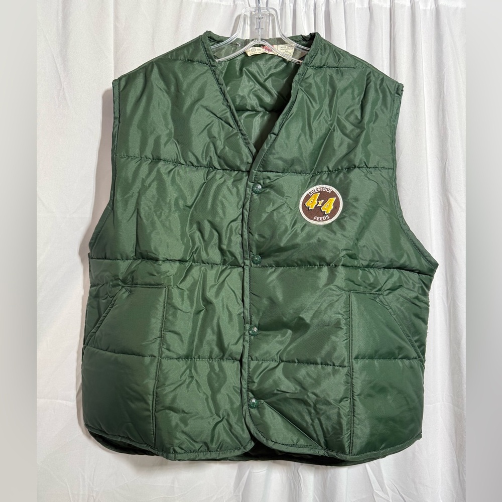 King Louie Vintage Green Puffer Vest w/ 4x4 Livestock Feeds patch sz XL (BNRJEO)